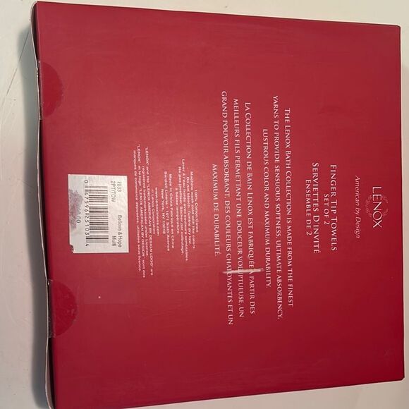 Lenox Cream and Green Holiday Decor with Classic Botanical Motifs - Picture 2 of 2